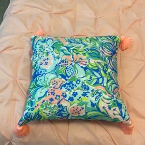 Throw pillow